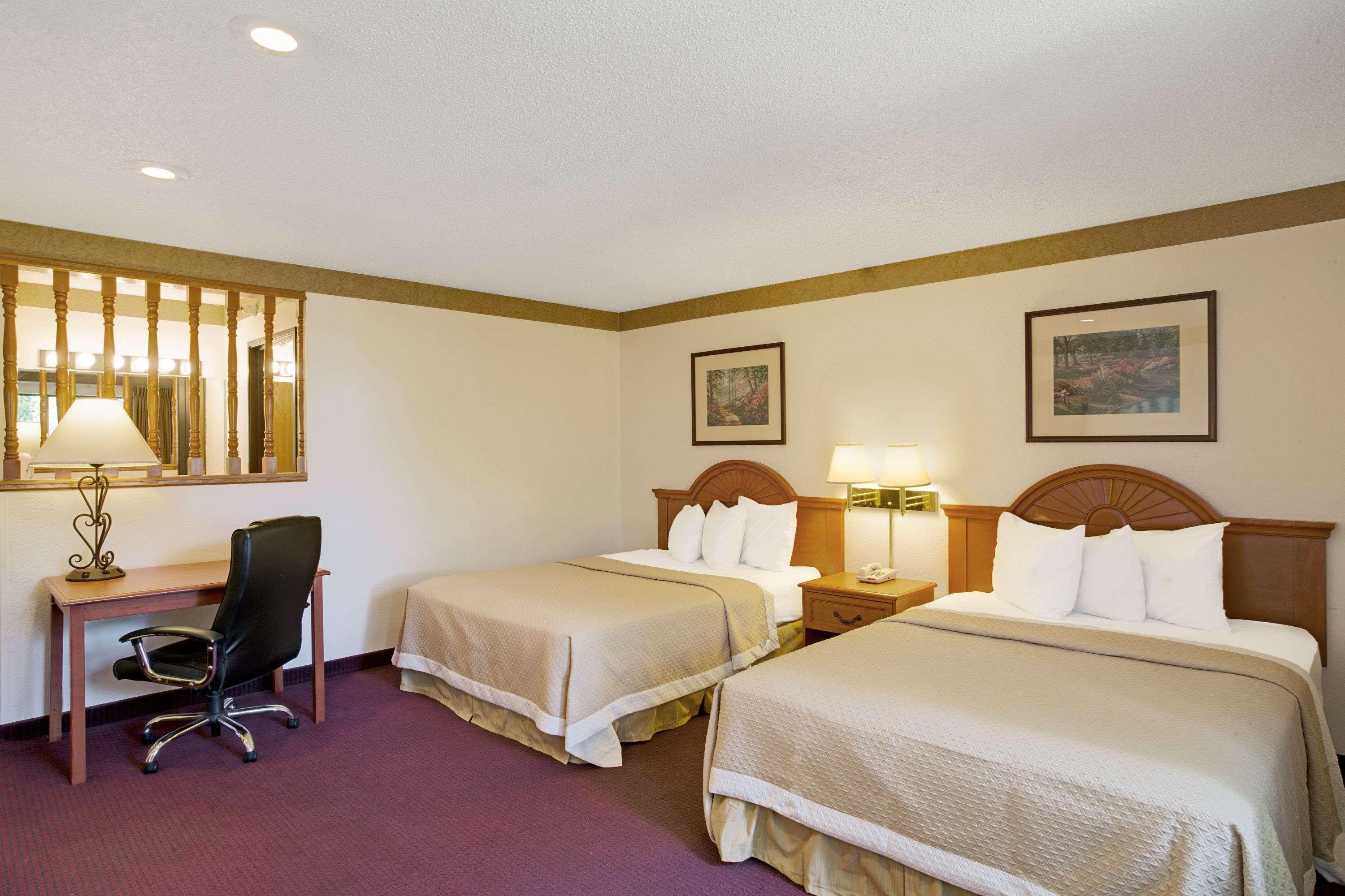 Antelope Inn & Suites Clearfield Bagian luar foto