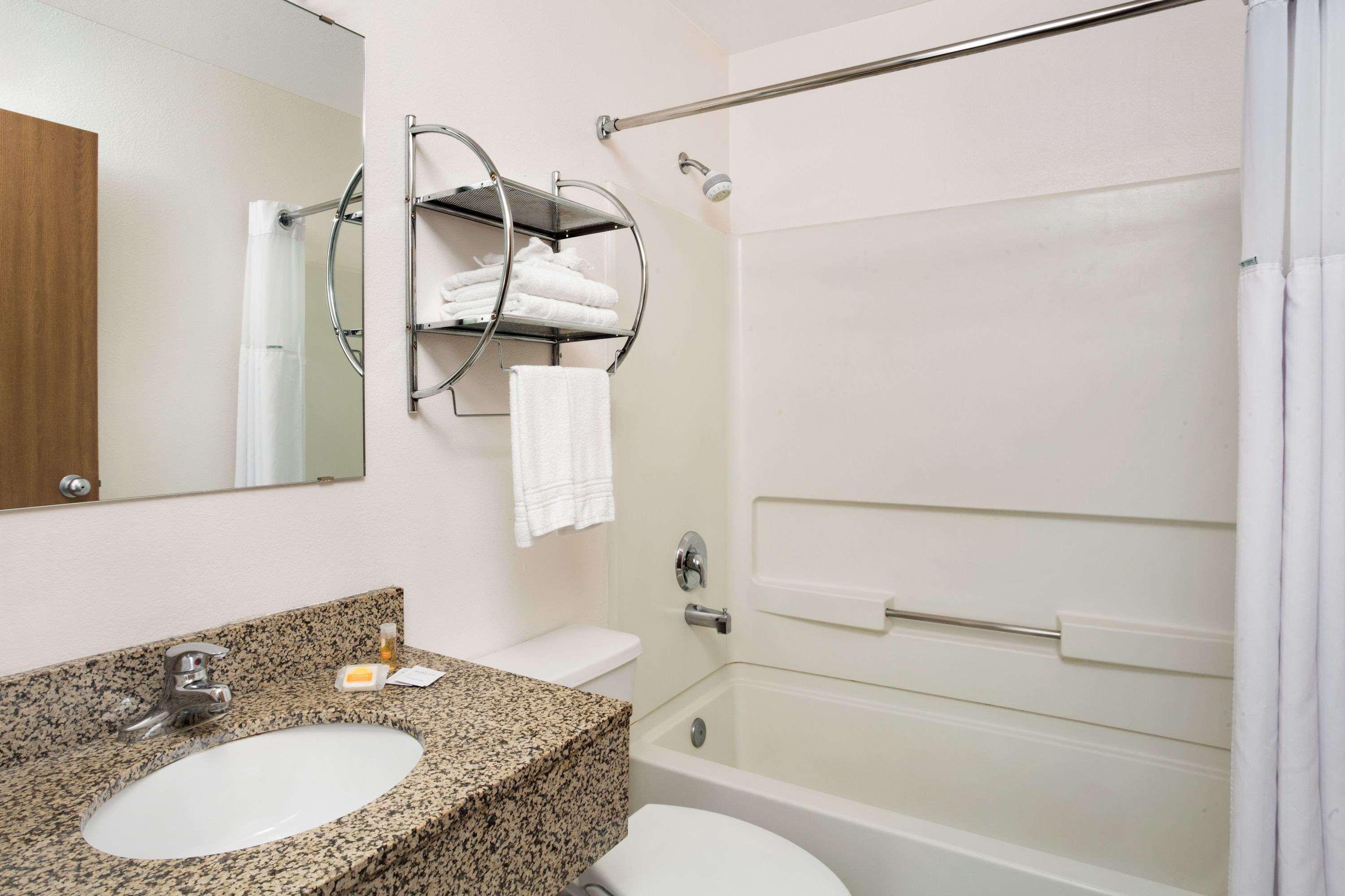 Antelope Inn & Suites Clearfield Bagian luar foto