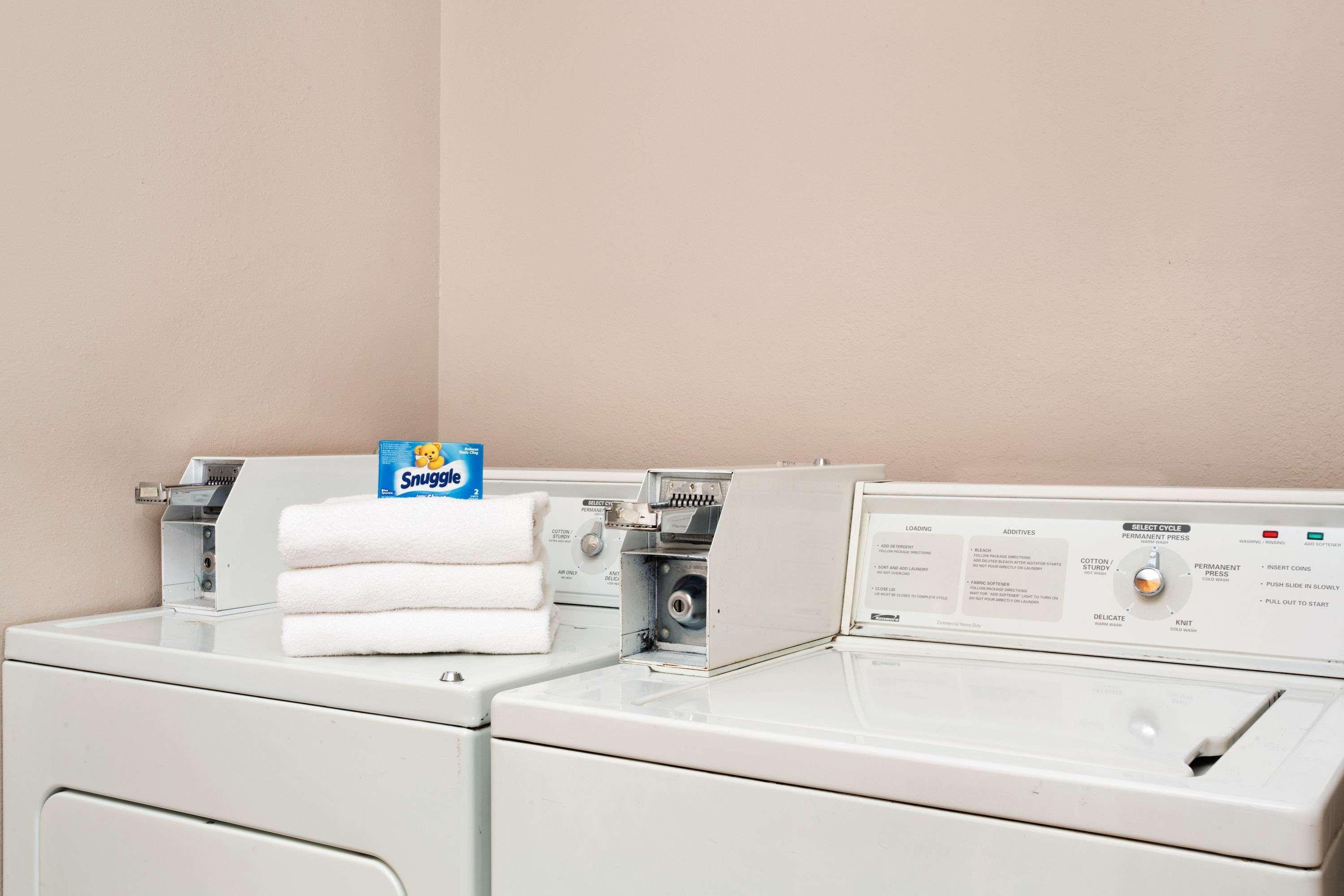 Antelope Inn & Suites Clearfield Bagian luar foto