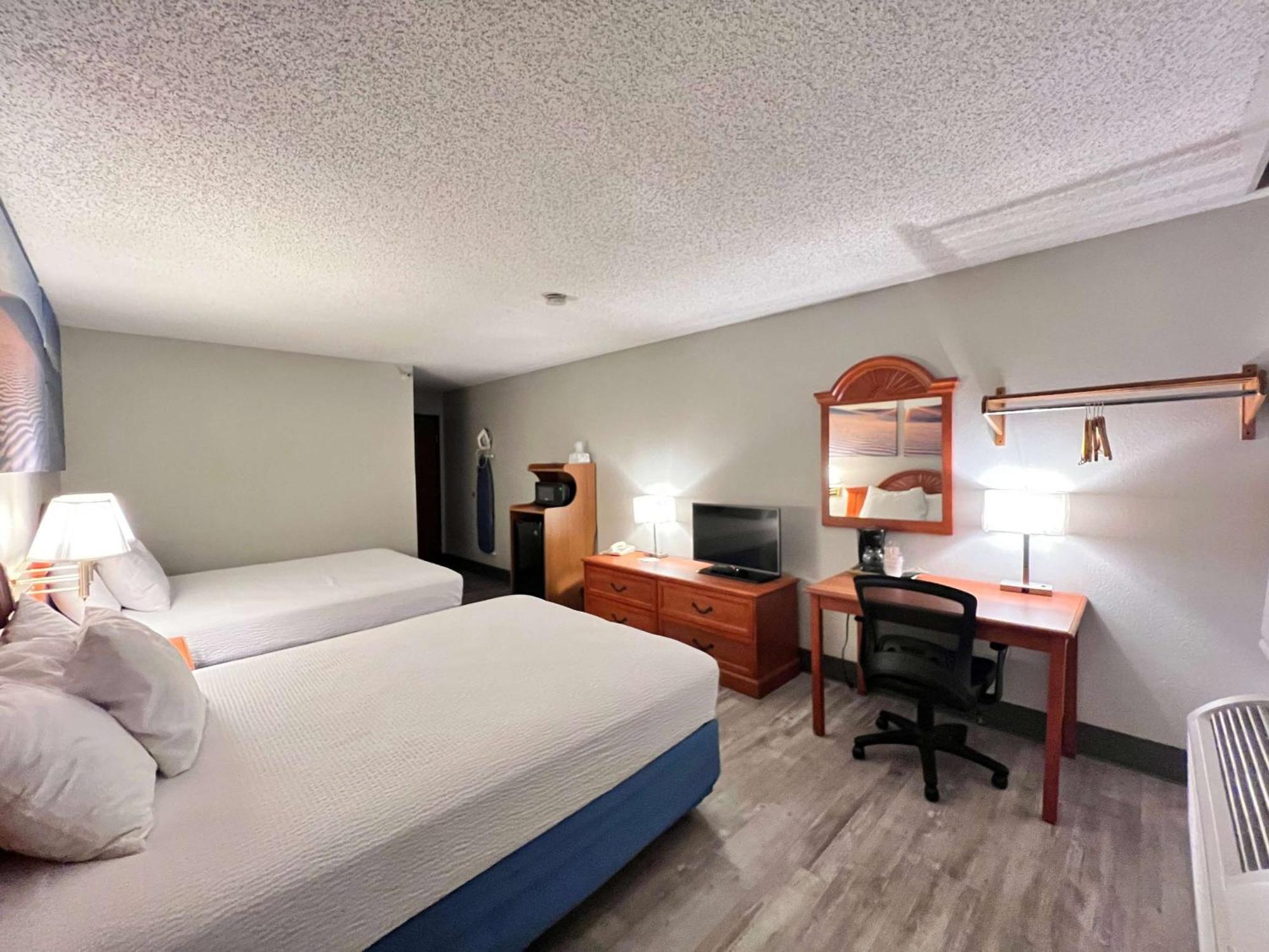 Antelope Inn & Suites Clearfield Bagian luar foto