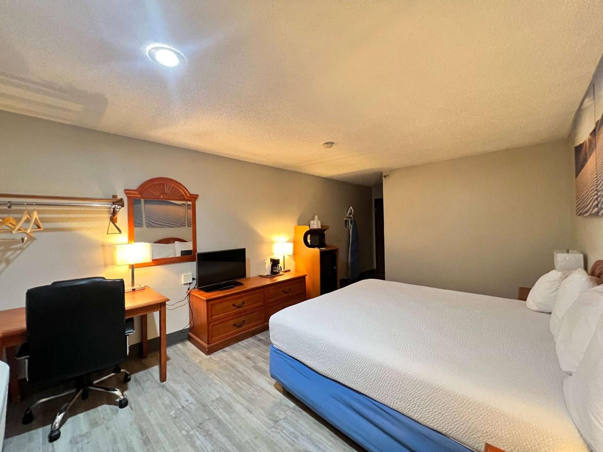Antelope Inn & Suites Clearfield Bagian luar foto