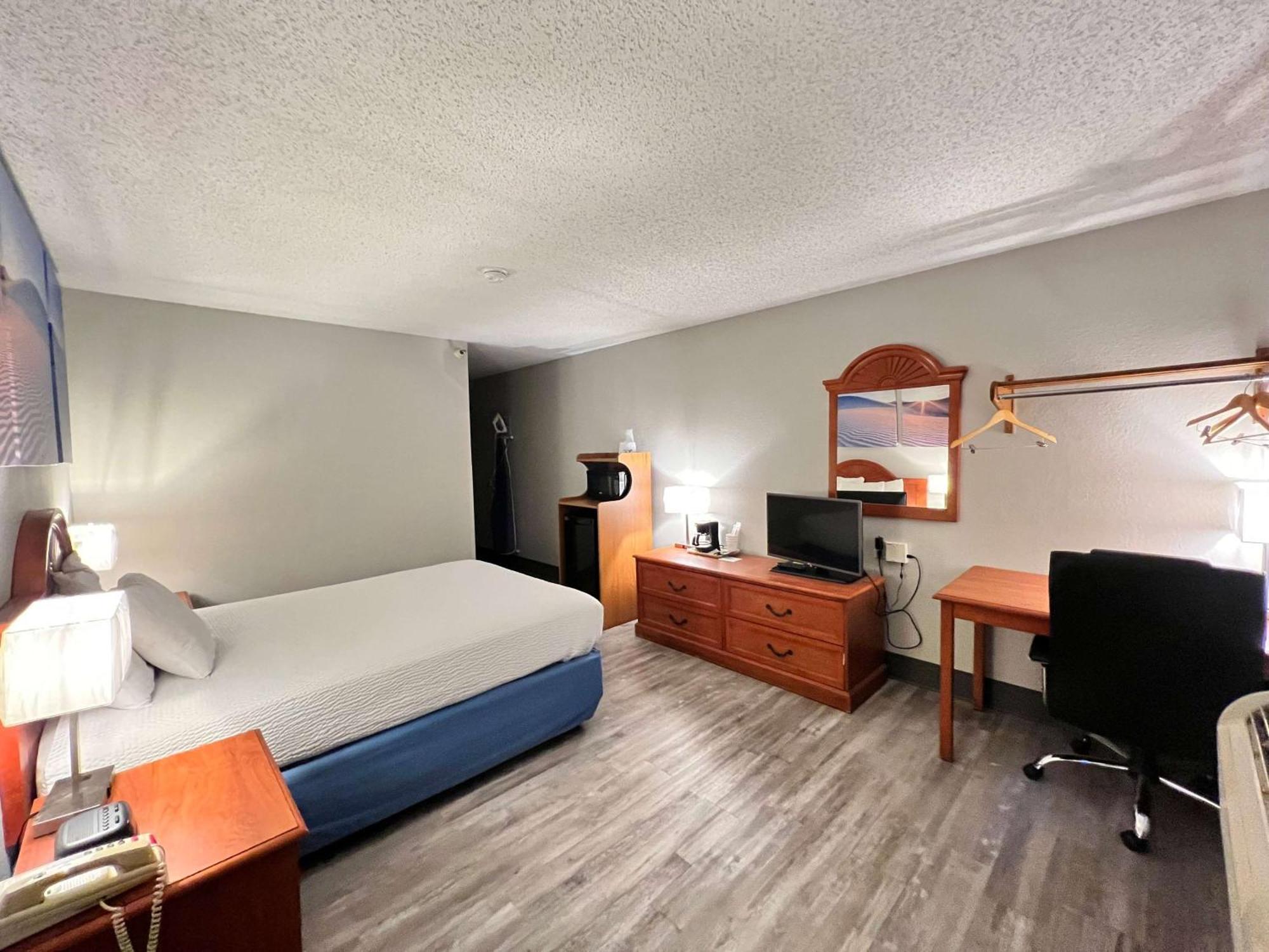 Antelope Inn & Suites Clearfield Bagian luar foto