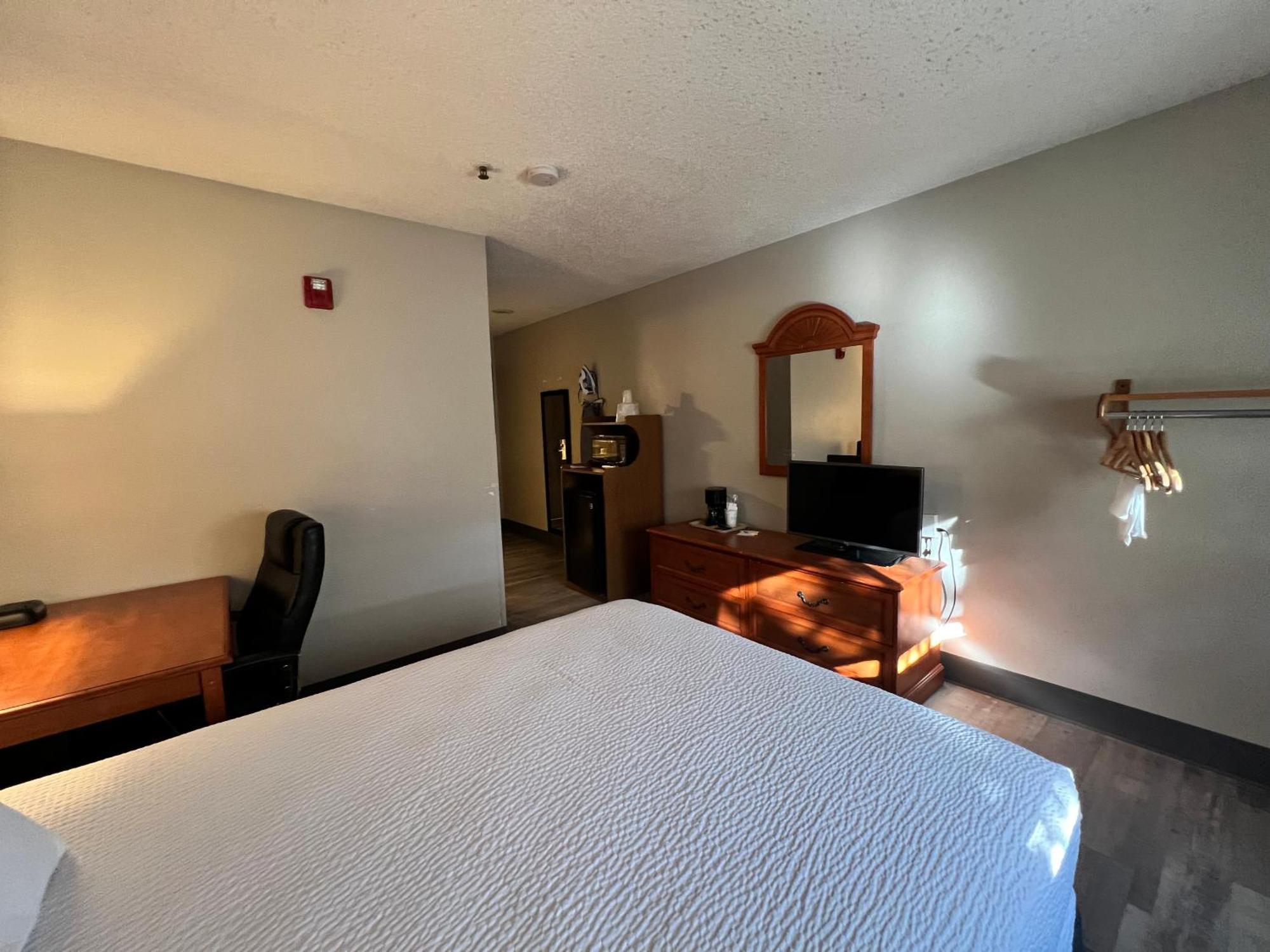 Antelope Inn & Suites Clearfield Bagian luar foto