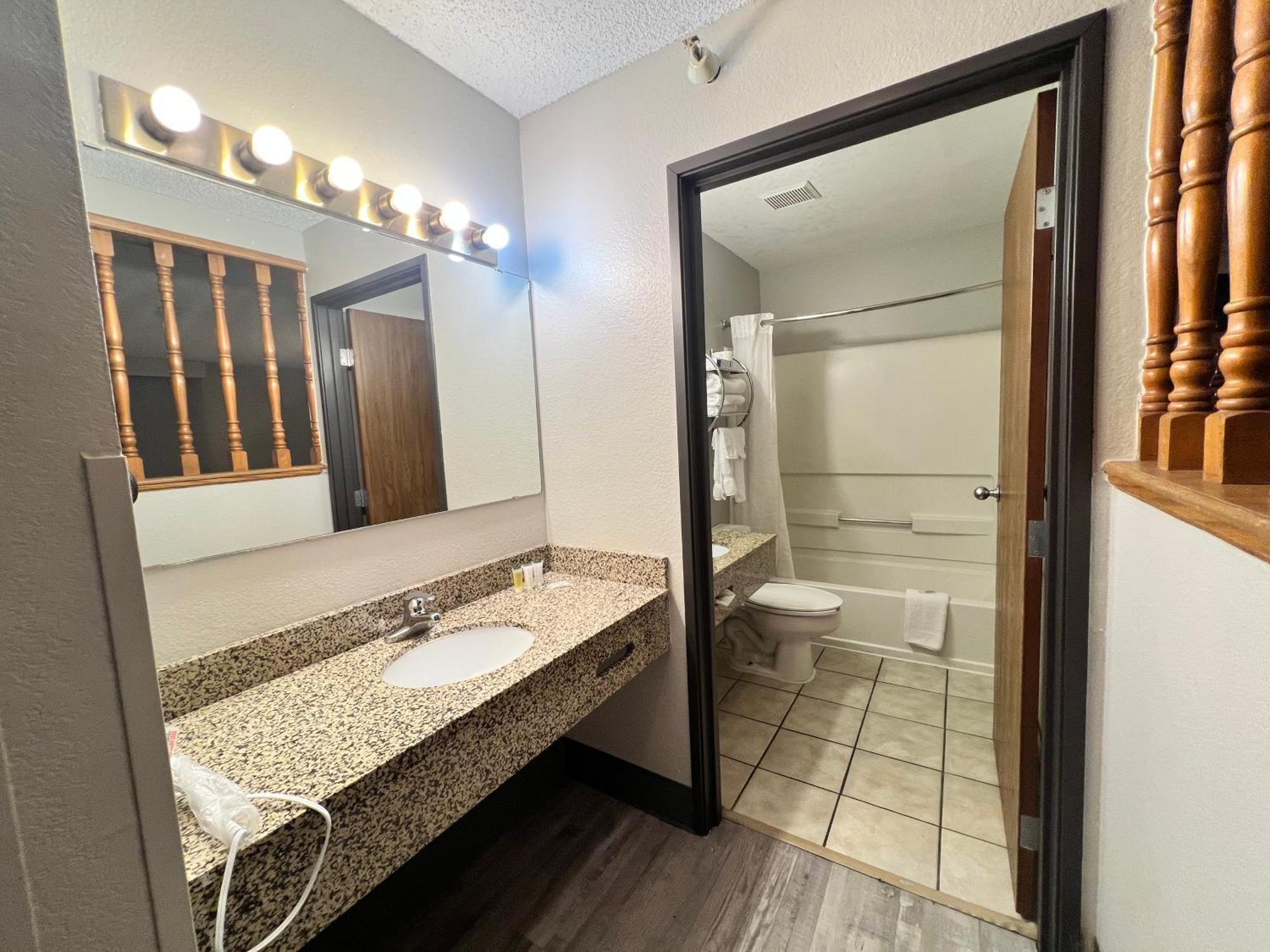 Antelope Inn & Suites Clearfield Bagian luar foto