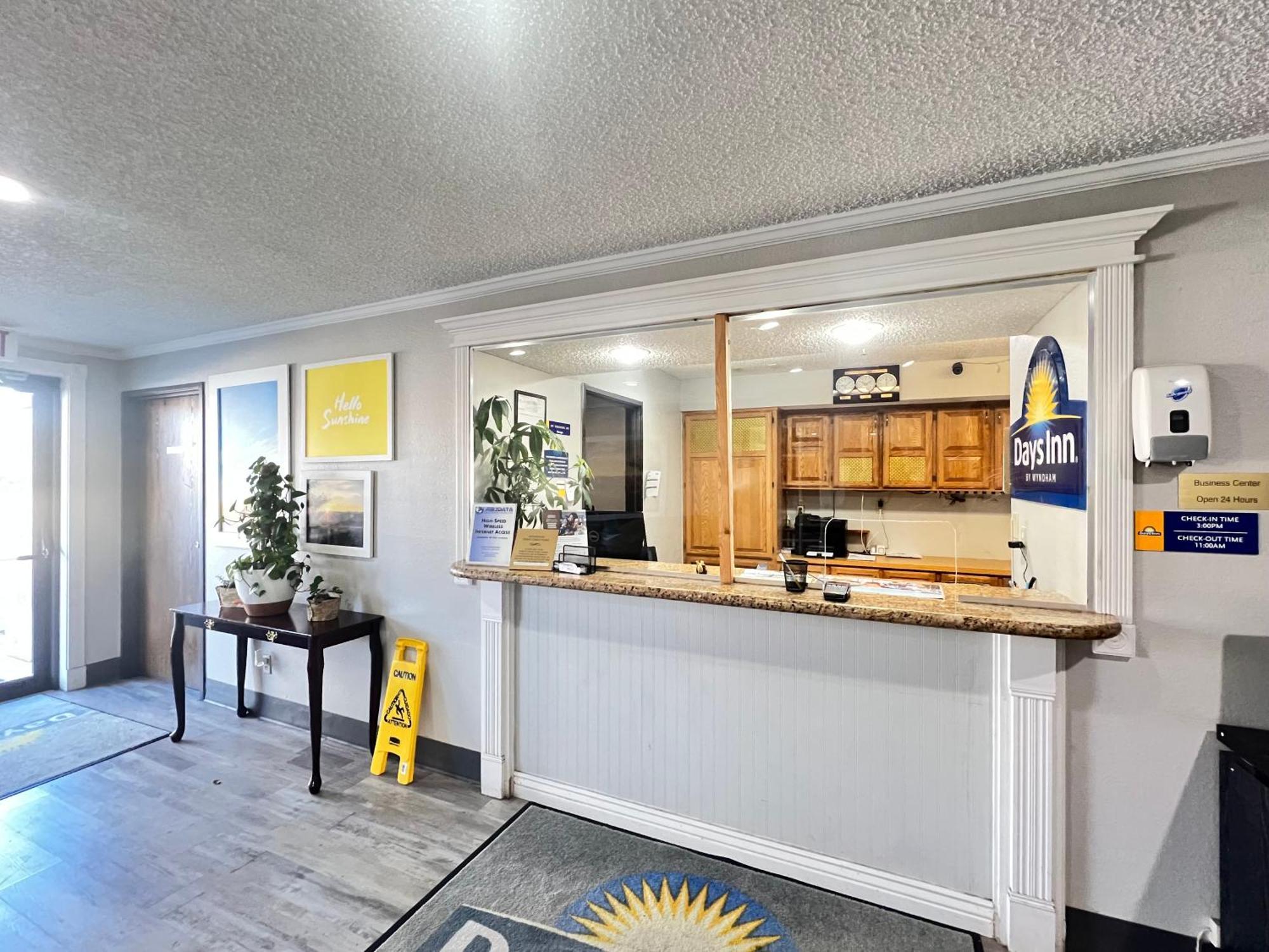 Antelope Inn & Suites Clearfield Bagian luar foto