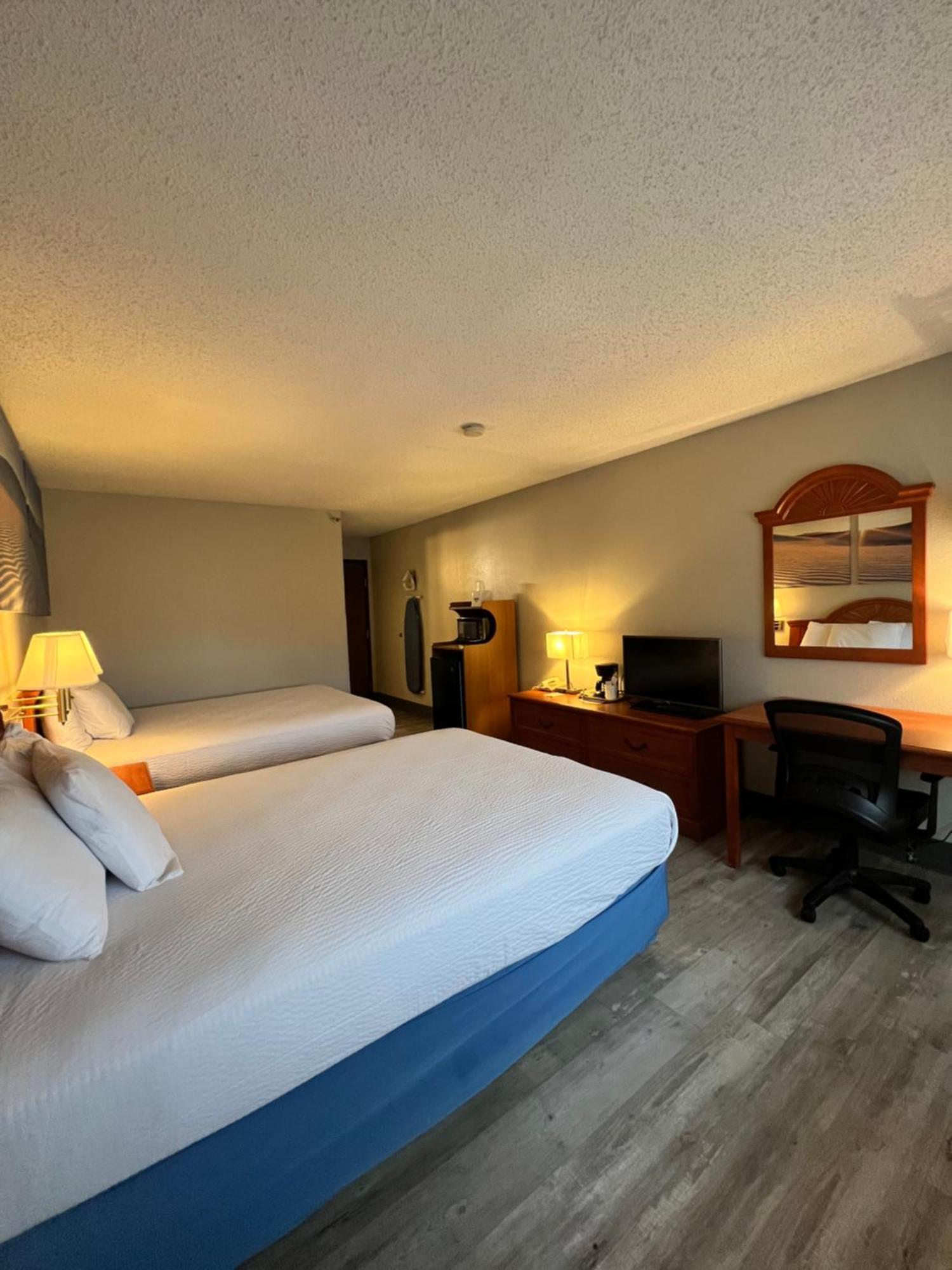 Antelope Inn & Suites Clearfield Bagian luar foto